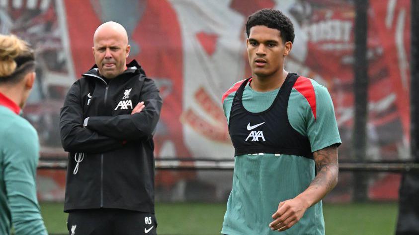 Arne Slot Evaluasi Pemain dan Jarell Quansah