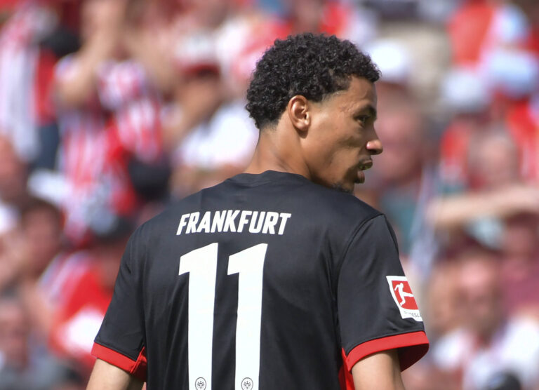 Kesinambungan Strategis Liverpool Mengamankan Hugo Ekitike temp