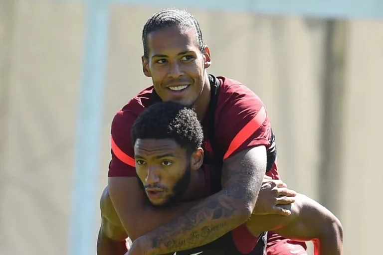 Pertukaran Canda Virgil van Dijk Joe Gomez Liverpool temp
